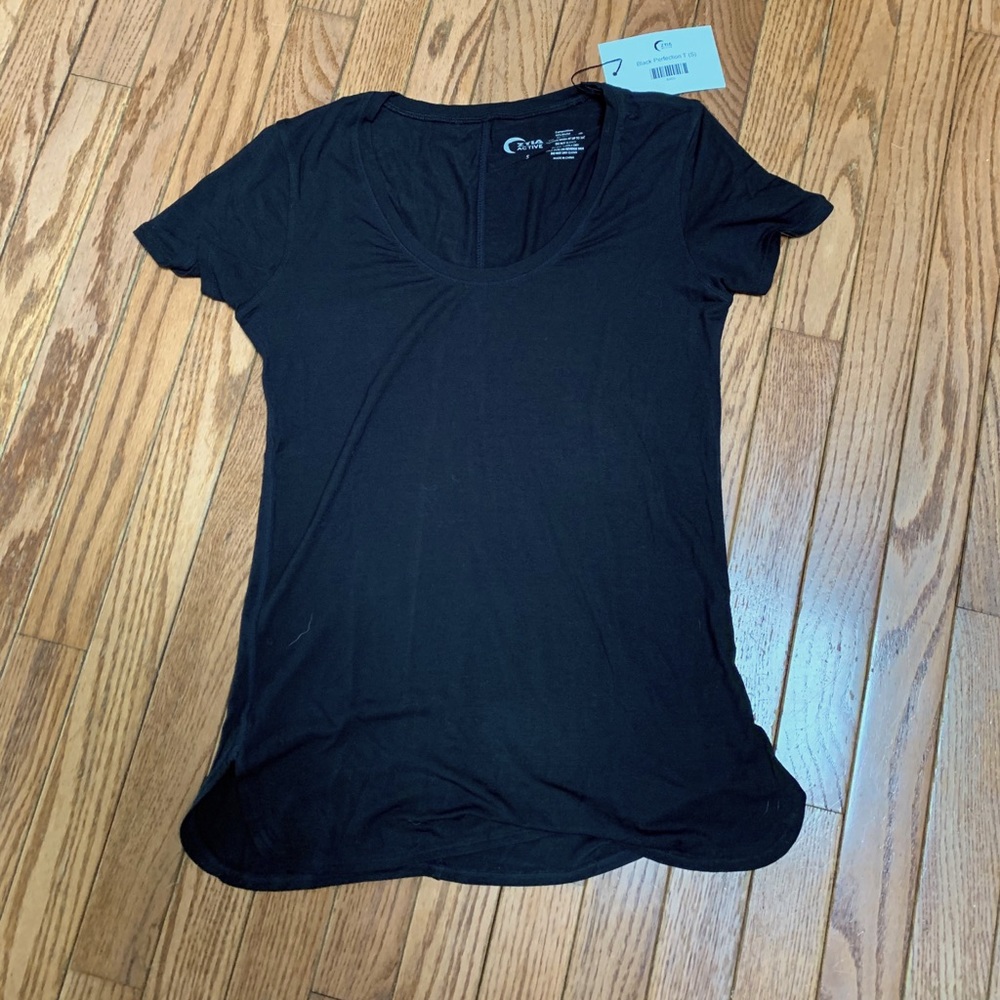 Zyia NWT small perfection tee in black